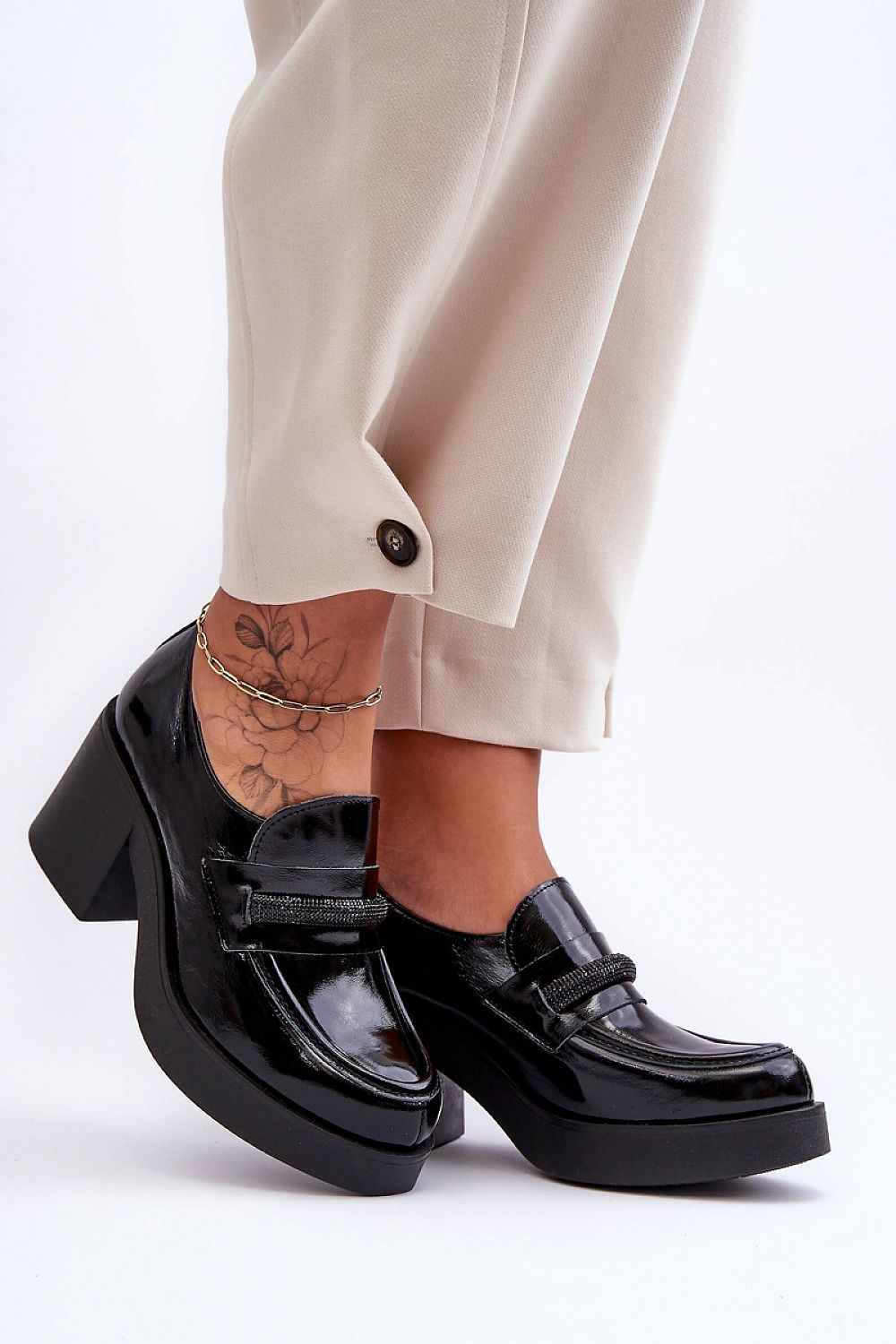 Step in Style luxury women's heeled half shoes in natural leather, featuring a padded heel counter for added comfort and a chic wide post heel, perfect for sophisticated occasions.