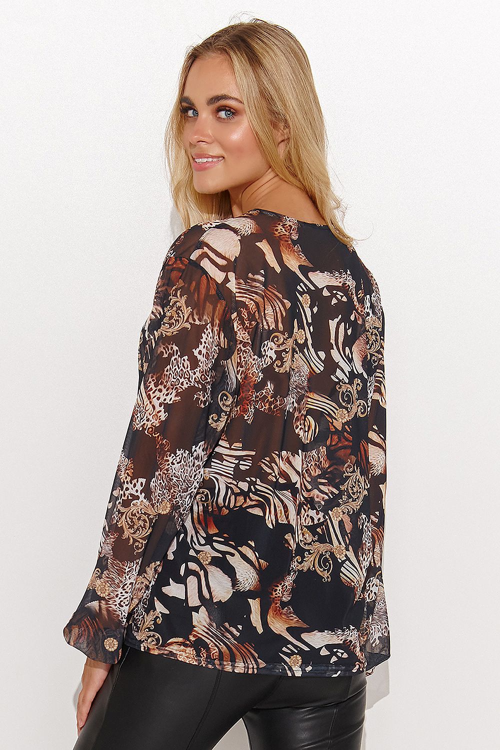 Sophisticated Makadamia women's blouse with a luxurious loose fit and distinctive motifs, ideal for elevating your everyday and evening outfits.