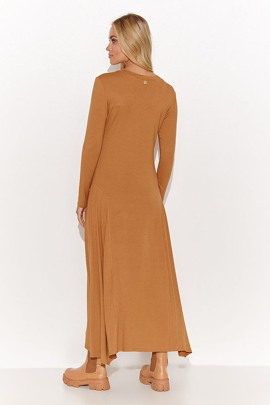Luxurious long sleeve dress by Makadamia, featuring fitted top and flared bottom, perfect for various occasions and made from high-quality viscose.