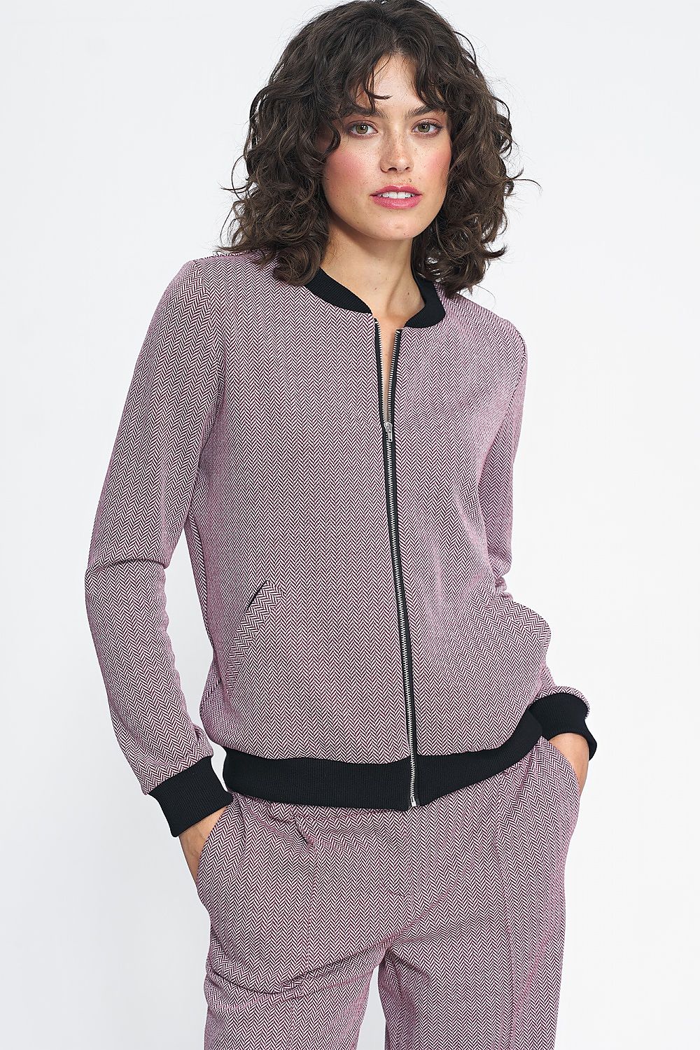 Elegant Nife Bomber Jacket showcasing a casual loose fit, perfect for stylish outfits across sizes EU 34-42, designed for comfort and chic appearances.