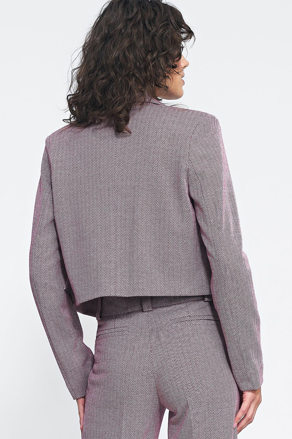 Close-up of Nife Women's Short Versatile Jacket, highlighting premium fabric and exquisite craftsmanship.