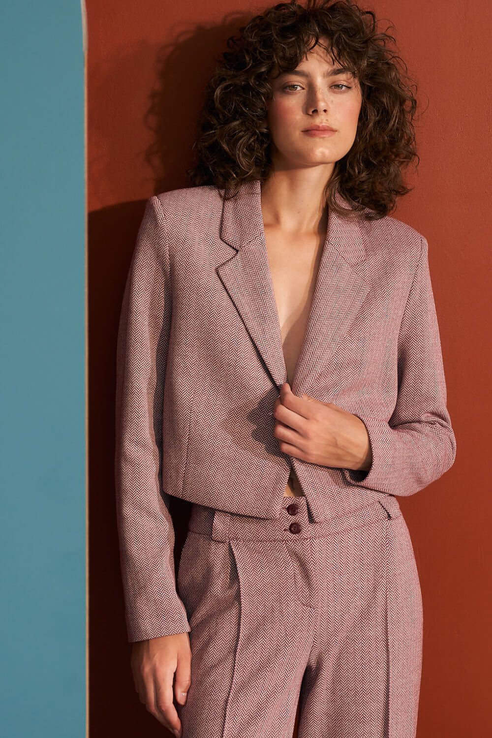 Nife Women's Short Versatile Jacket paired with high-waisted jeans, exemplifying luxury casual wear.