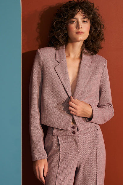 Nife Women's Short Versatile Jacket paired with high-waisted jeans, exemplifying luxury casual wear.