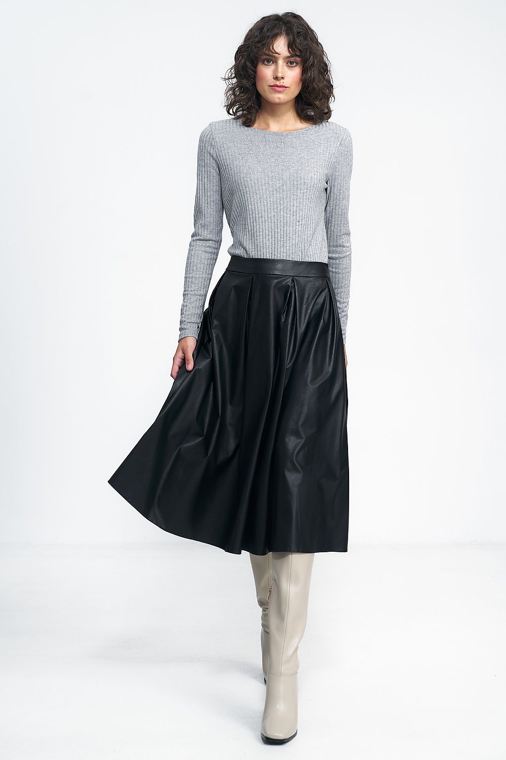 Luxury Midi Pleated Skirt With Waist Belt in Imitation Leather by Nife, perfect for autumn outfit styling, showcasing its elegant pleats and waist accentuation.