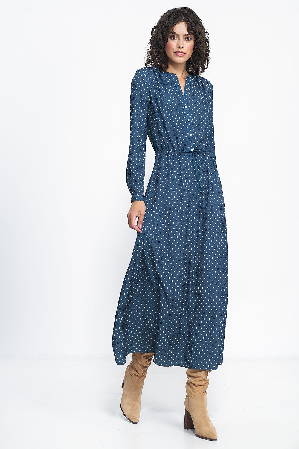 Elegant long dress with peas print by Nife, showcasing a feminine silhouette perfect for office and evening events.