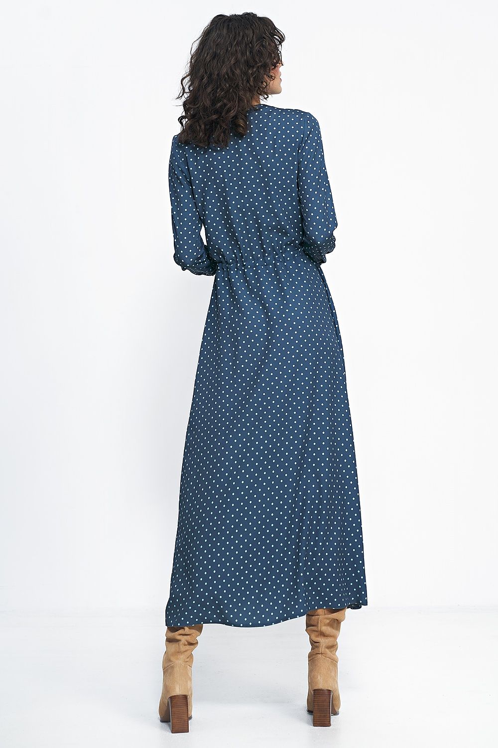 Close-up of the stylish peas print on the elegant long dress by Nife, highlighting its luxurious fabric and design.