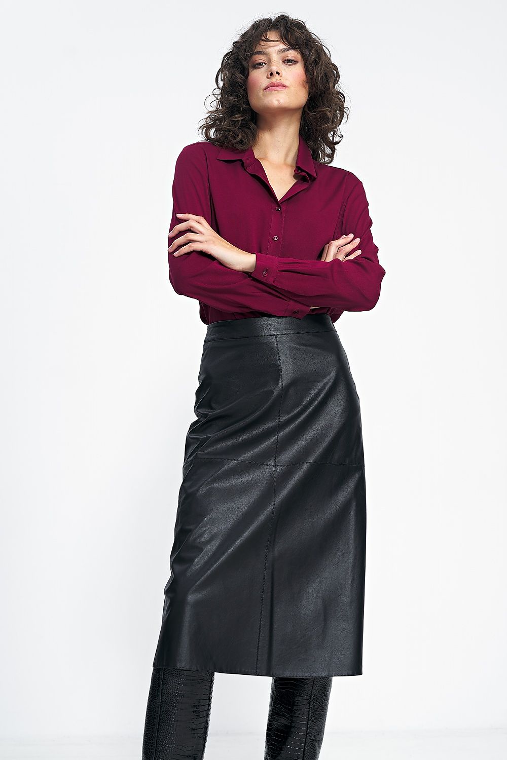 Luxurious burgundy long sleeve shirt by Nife, crafted from 100% viscose for elegant comfort.