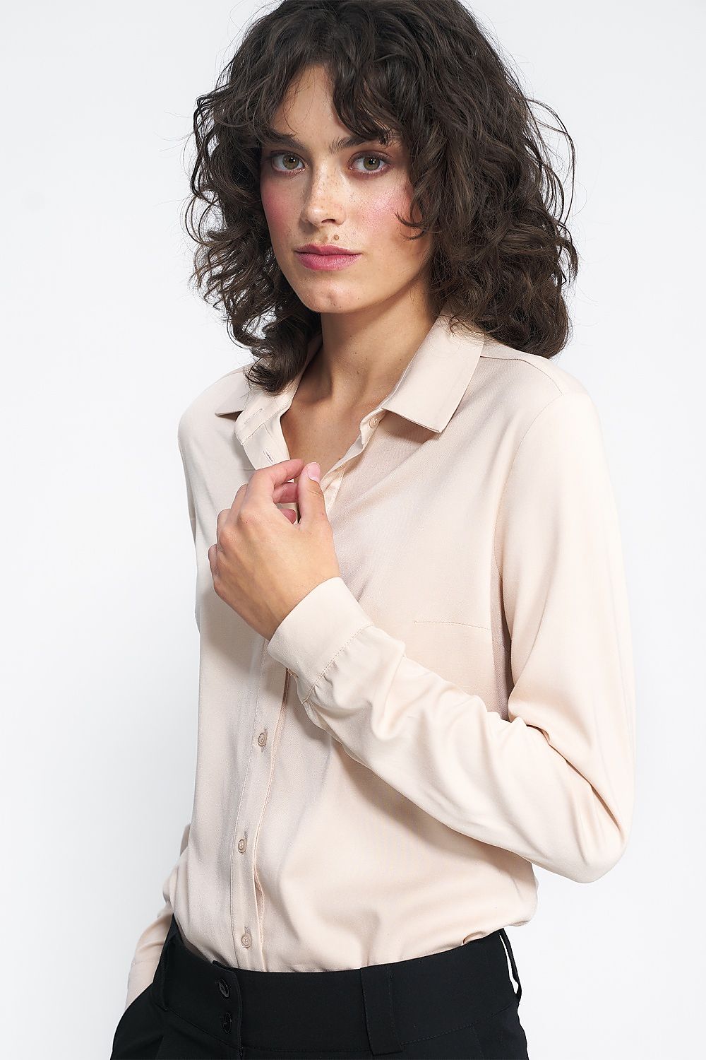 Nife chic burgundy long sleeve shirt pictured with accessories, embodying stylish comfort for any occasion.