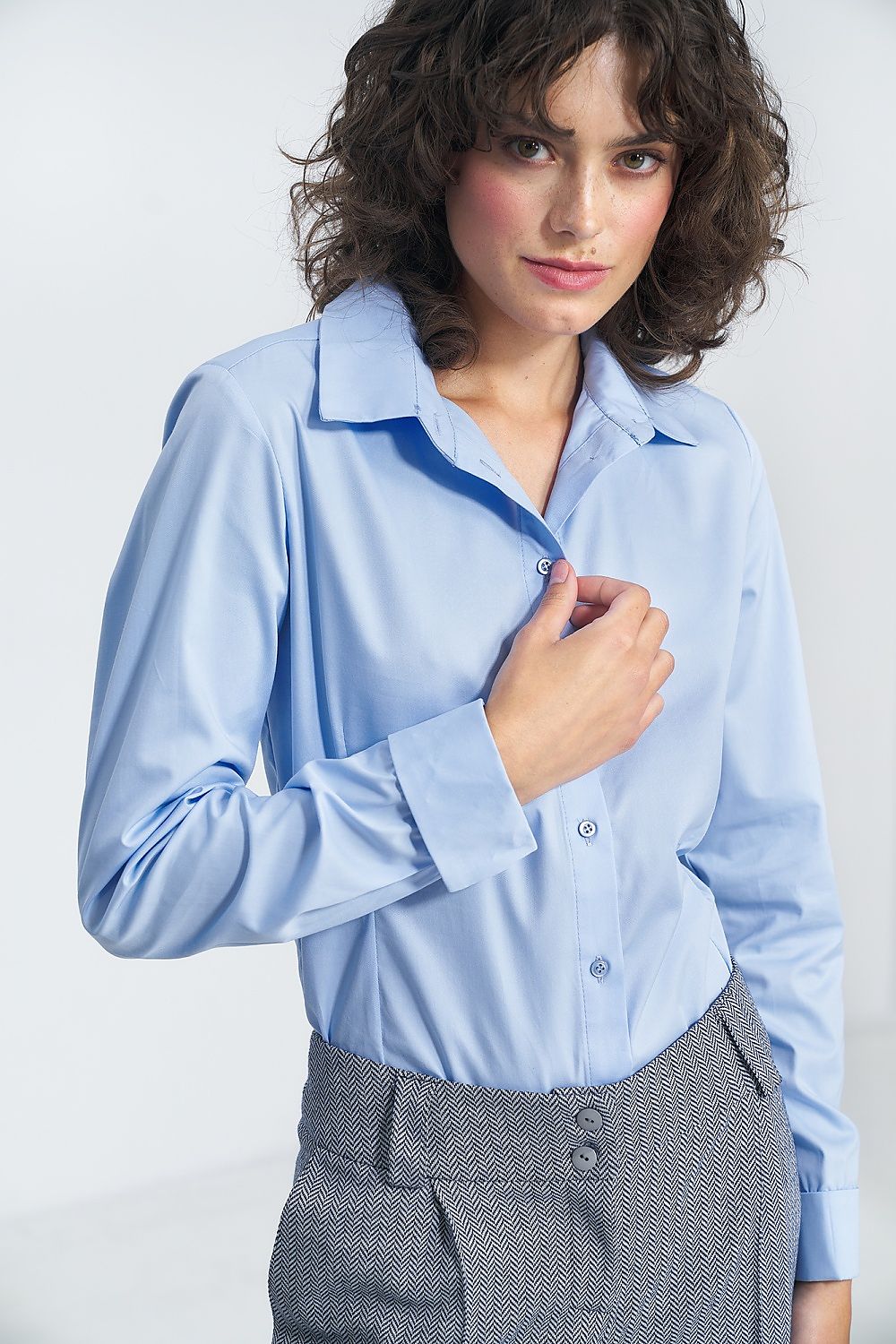 Elegant blue long sleeve shirt with collar by Nife crafted from a luxurious cotton-polyester blend, perfect for stylish business wear.