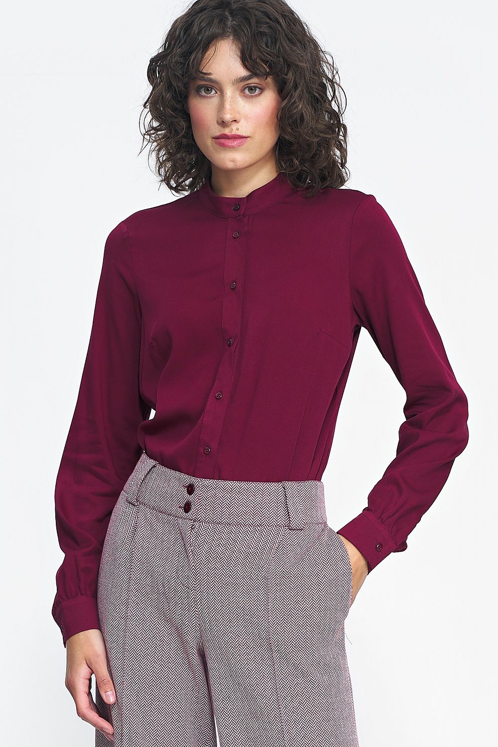 Luxurious long sleeve viscose shirt by Nife featuring a stylish stand-up collar, ideal for elegant business attire.
