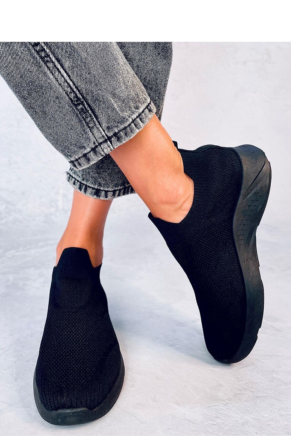 Sophisticated women's slip-on sports shoes from Inello, ideal for training and casual outings, blending comfort with modern style.