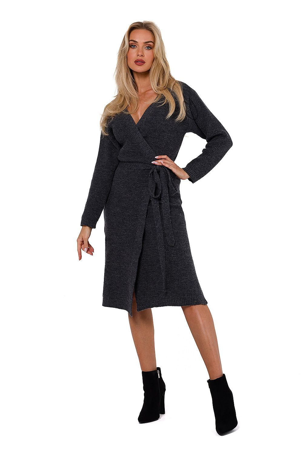 Chic and comfortable Moe sweater dress in a classic weave, ideal for winter outings.
