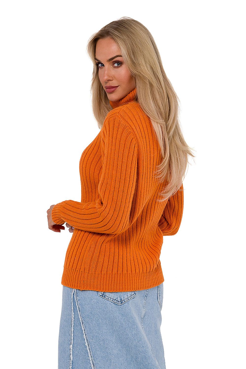 Women's turtleneck sweater in a serene setting, designed by Moe, featuring long sleeves and a fashionable ribbed style, perfect for winter wear.