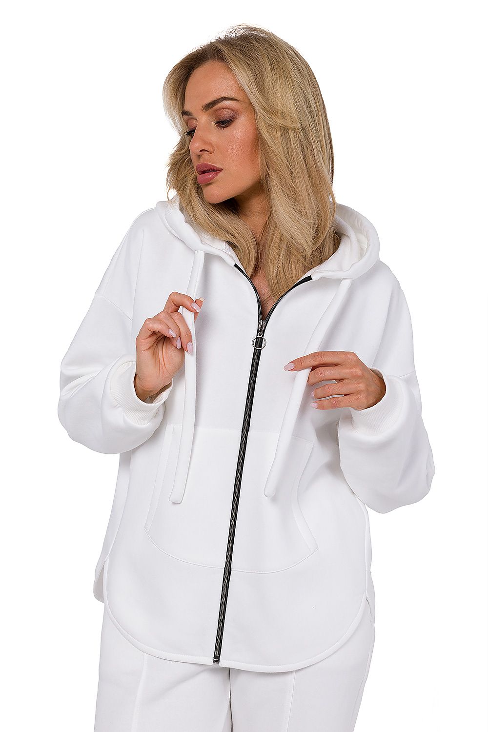 Elegant Women's Knitted Zipper Sweatshirt from Moe featuring a sophisticated design with kangaroo pocket, perfect for a luxurious casual look.