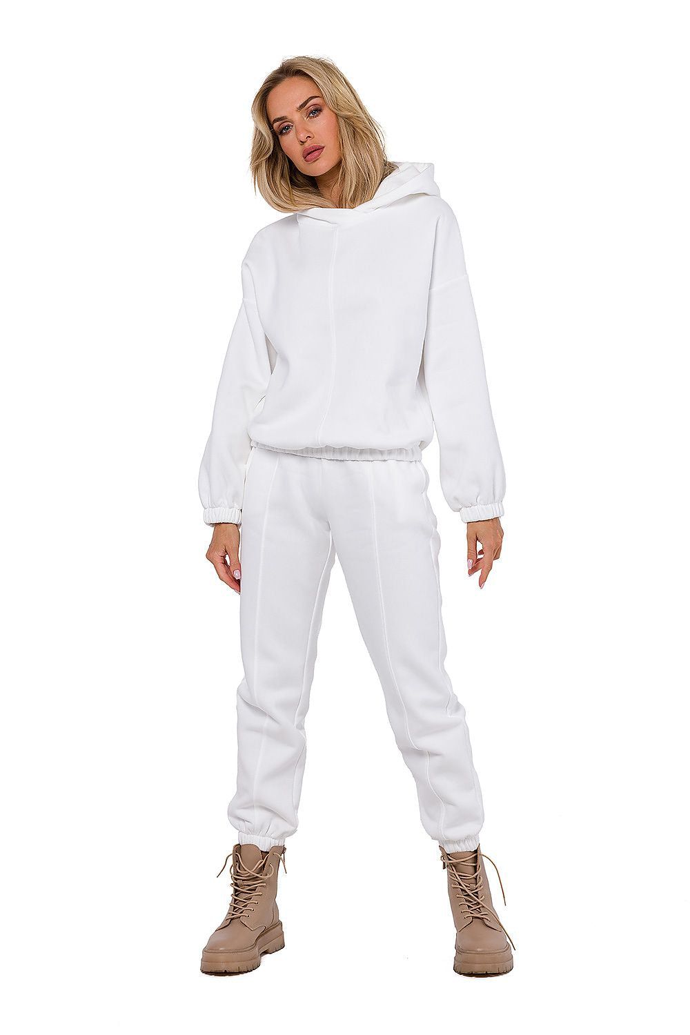 Elegantly designed hooded sweatshirt for women by Moe with long sleeves and luxurious fabric, perfect for stylish comfort.