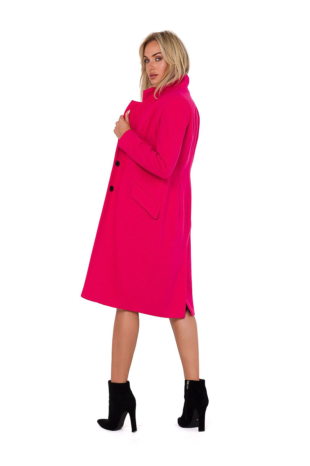 Luxurious and fully lined long sleeve fleece coat for women, designed by Moe and made in Poland.