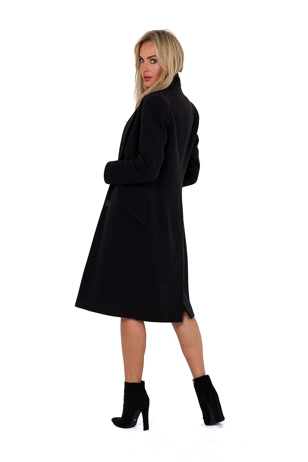 Tailored Women's Fleece Coat featuring premium polyester material, designed by Moe for refined winter wear.