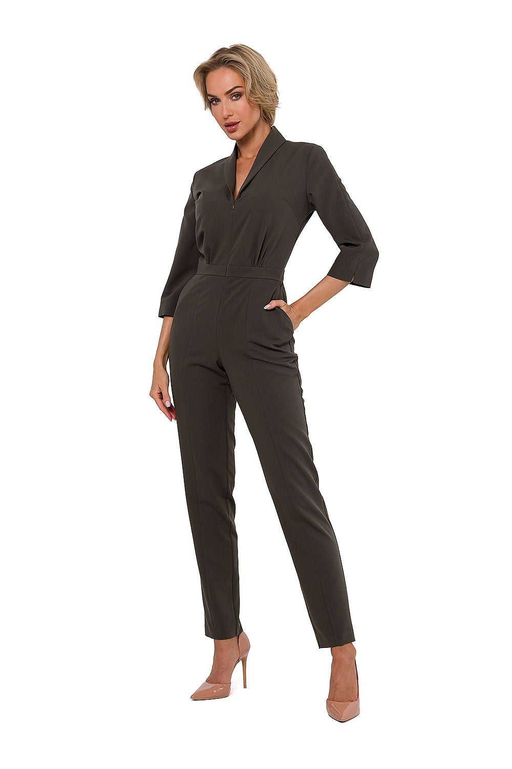 Sophisticated display of the Moe elegant jumpsuit, designed in Poland, perfect for upscale occasions.