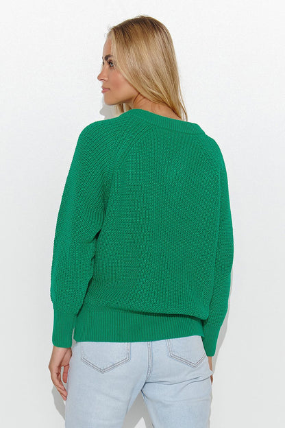 Delicate heart neckline of the Makadamia women's jumper exuding sophistication and subtle charm.