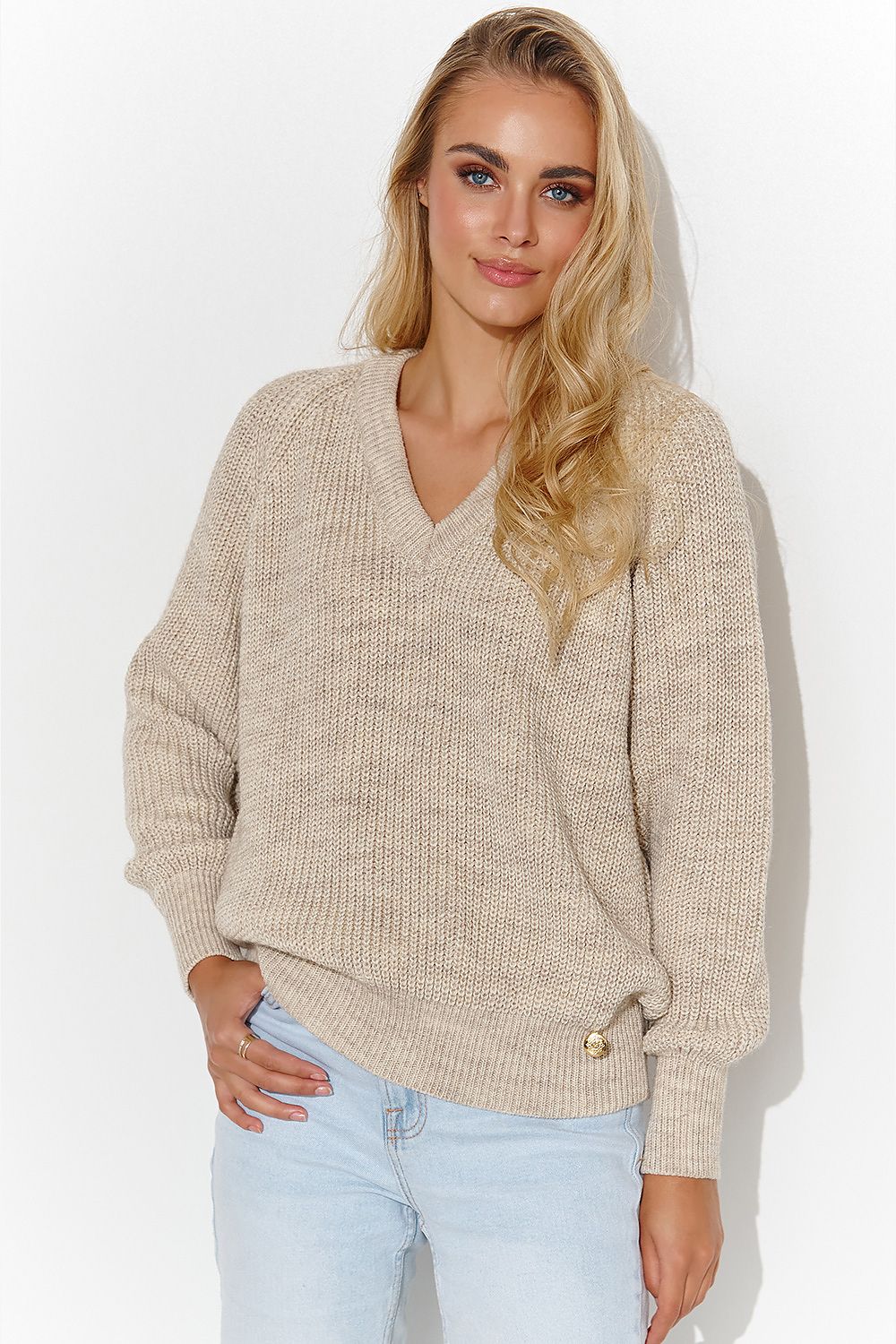 Elegant Makadamia classic women's jumper featuring a heart neckline, perfect for sophisticated casual wear.