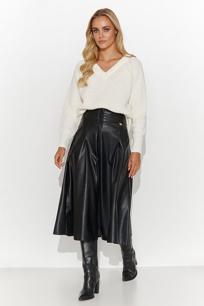 Stylish black midi skirt by Makadamia, showcasing a thick waist belt accentuating feminine curves, ideal for versatile occasions.