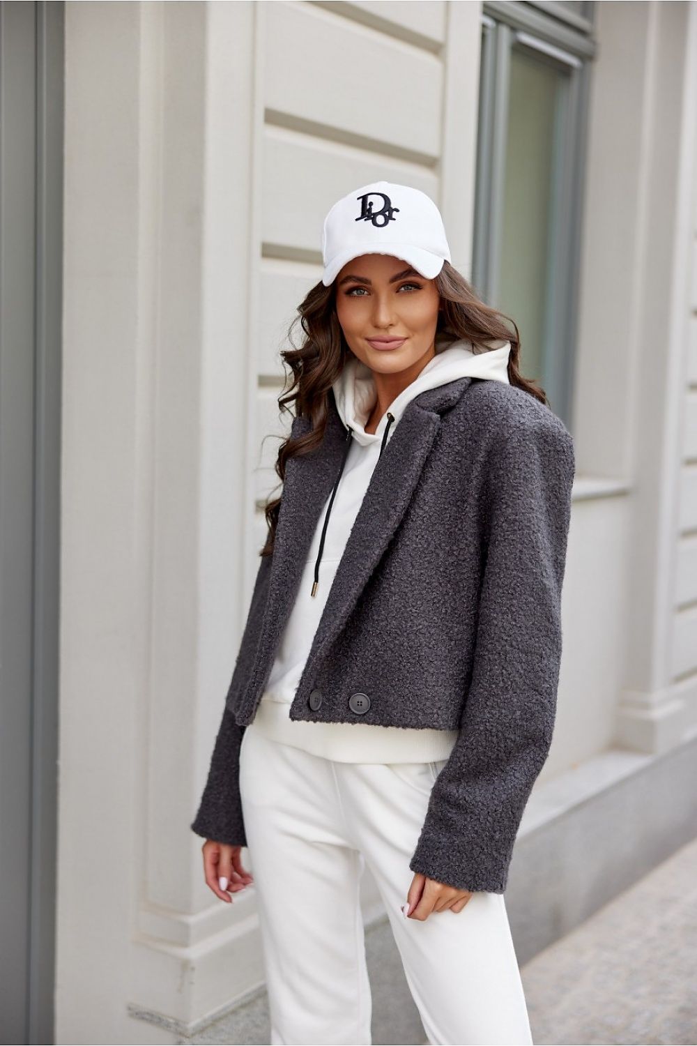 Roco Fashion's chic short jacket ideal for cooler weather with a tailored cut and exquisite fabric.