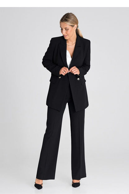 Stylish detail of Figl's wide-leg trousers, featuring a modern high-waisted cut and refined button closure for enhanced elegance.