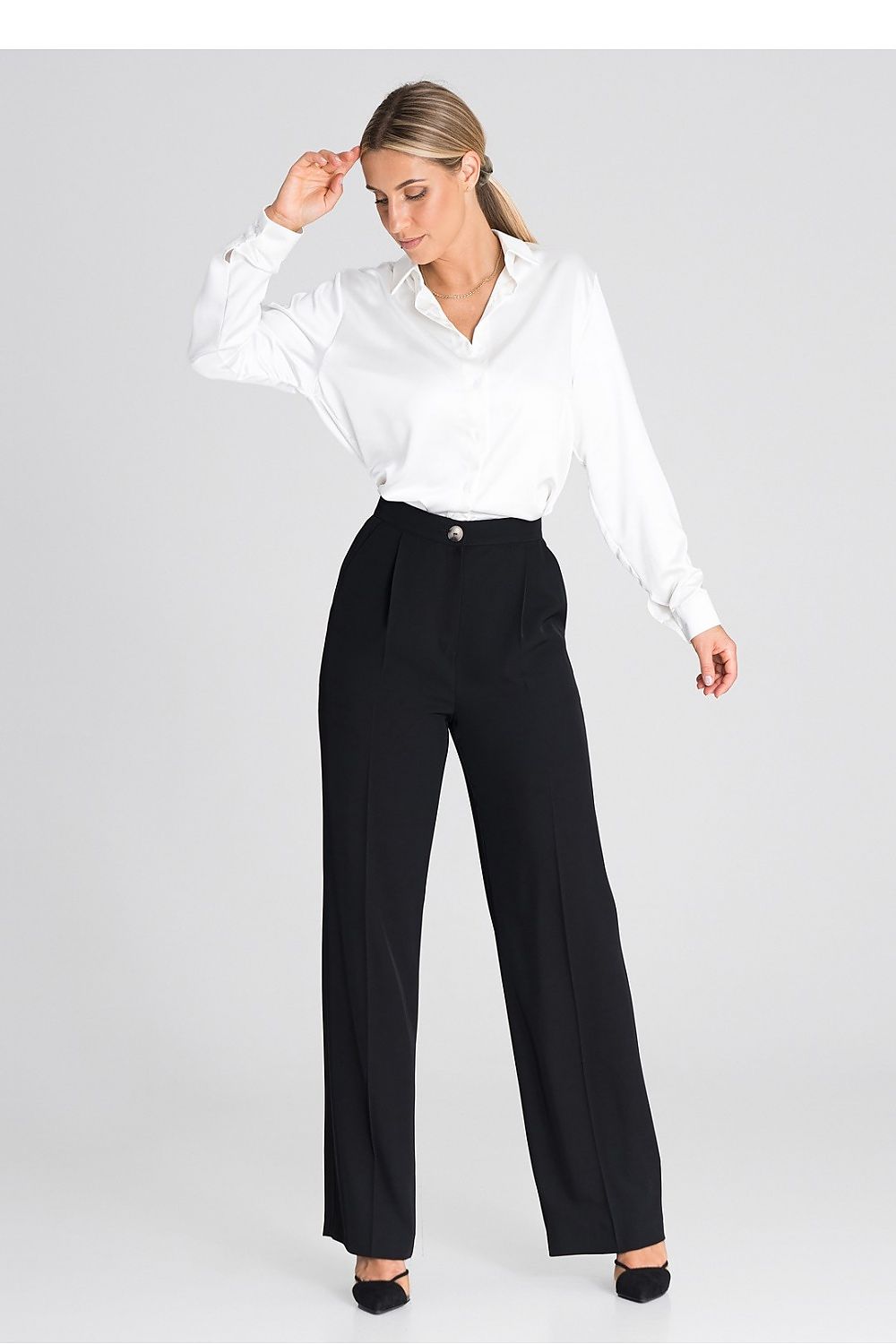 Elegant styling of Figl's high-waisted trousers, crafted in 100% polyester, ideal for both formal and casual occasions.