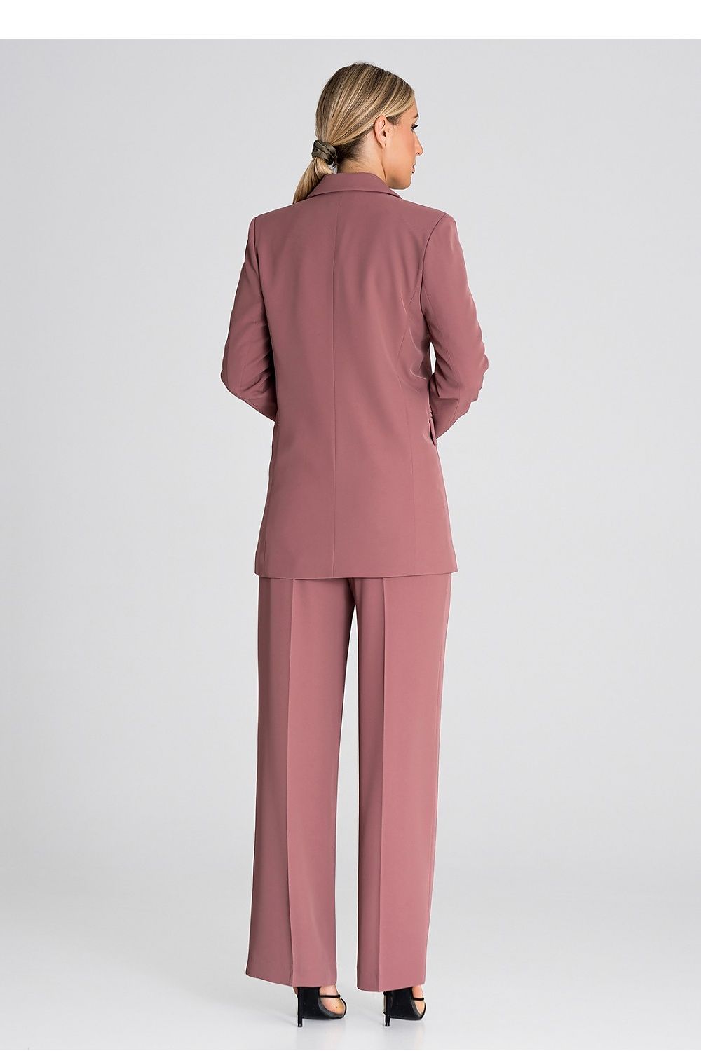 Elegant Figl double-breasted blazer with refined lines, perfect for confident dressing.