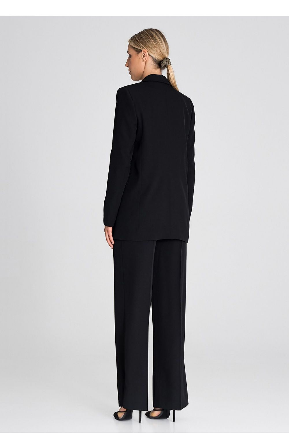 Luxurious Figl long sleeve blazer, designed for versatility in trendy and formal outings.