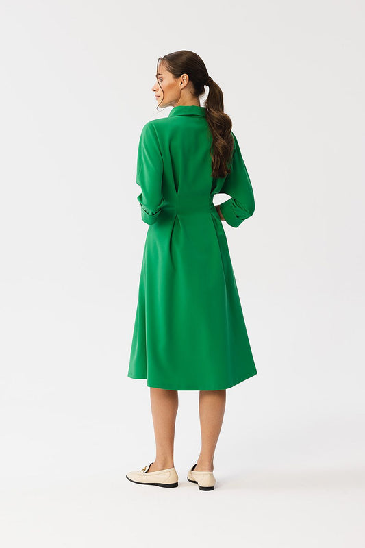 Stylove daydress with 3/4 length sleeves and stylish waist pleats, designed for both elegance and comfort.