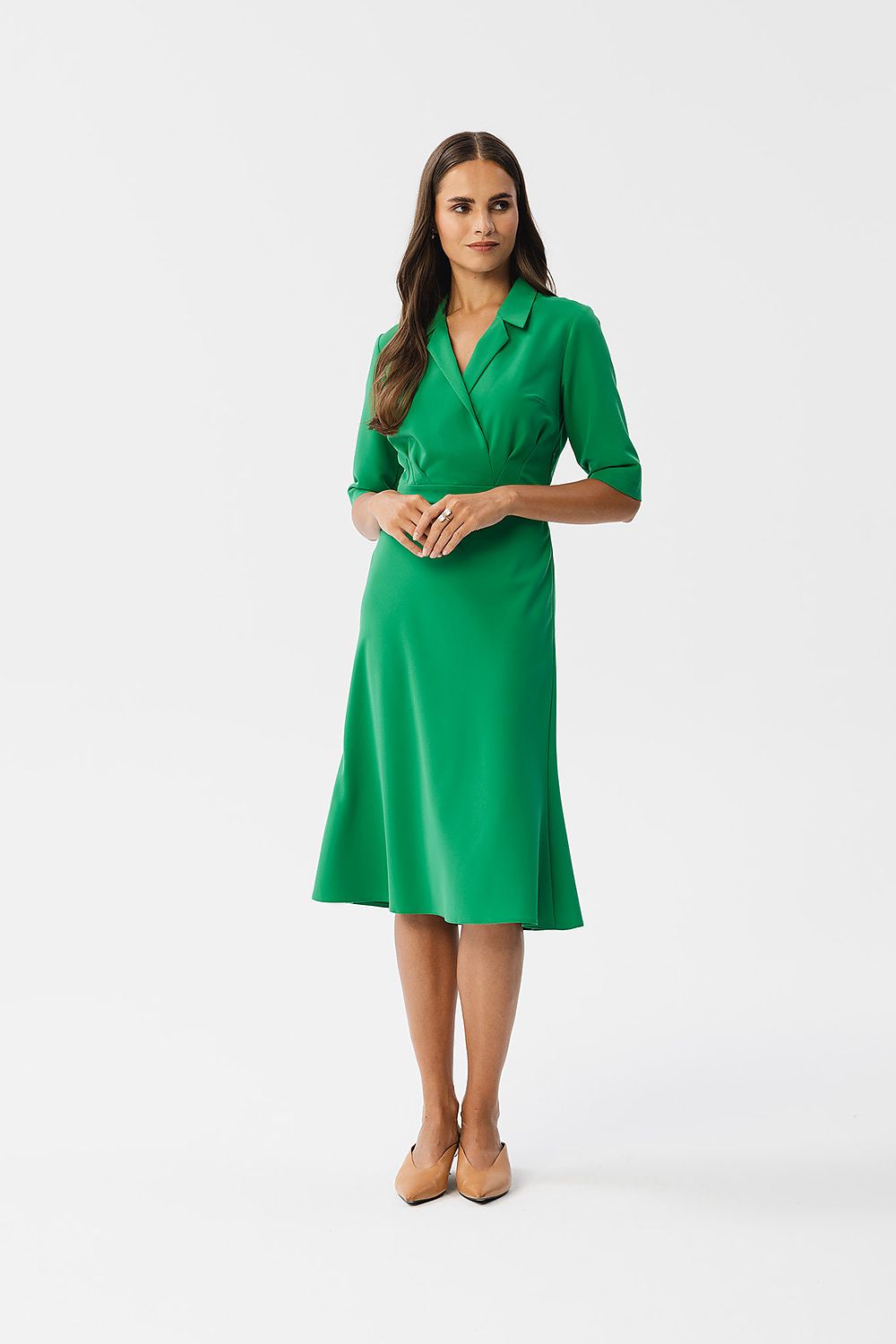 Stylove elegant knee-length daydress featuring a classic collar and unique pleat design, crafted from lightweight fabric, ideal for formal and everyday occasions.