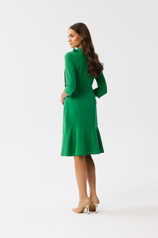 Luxurious Stylove daydress with 3/4 sleeves and knee-length cut, designed for versatile styling.