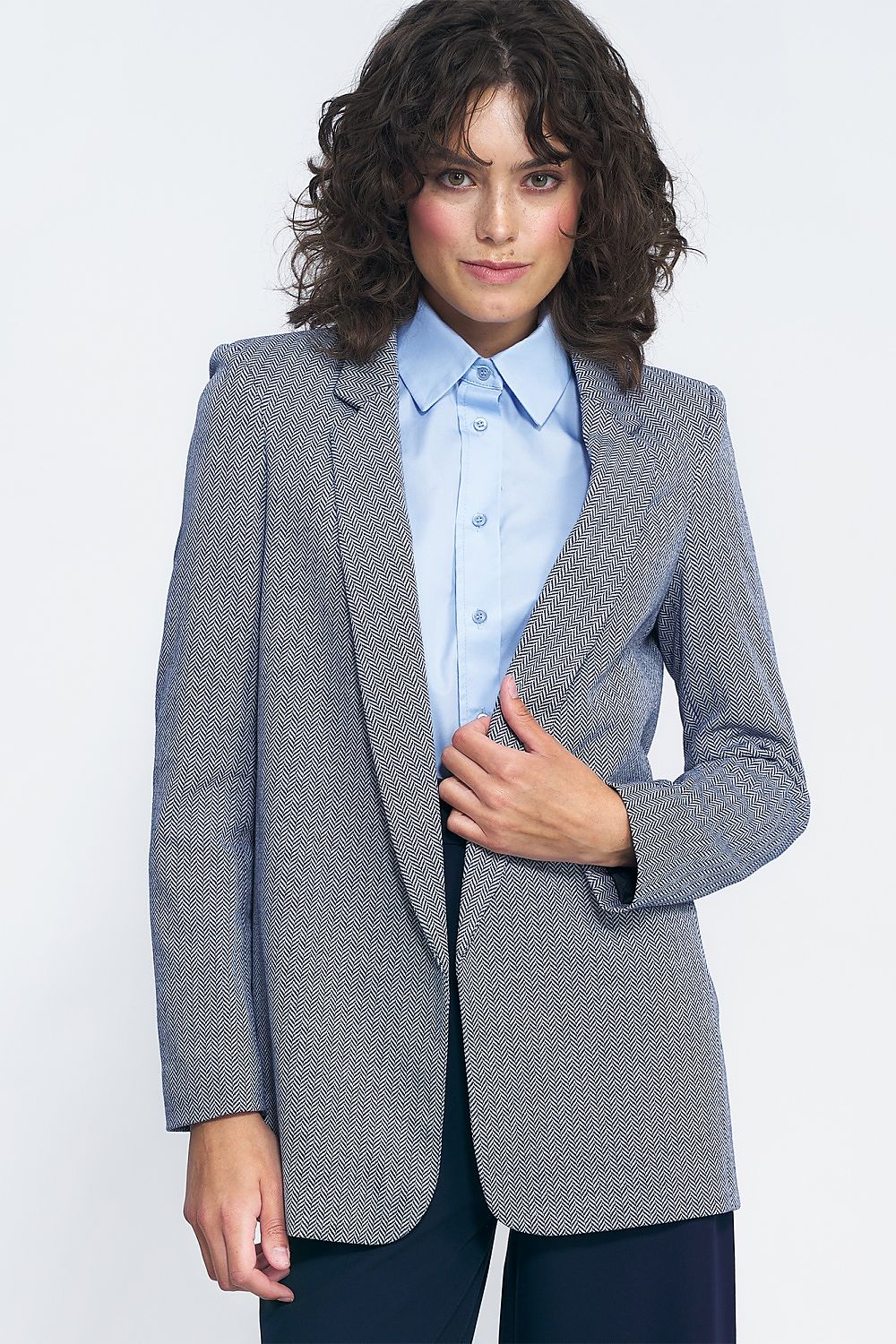 Chic unlined jacket by Nife showcasing contemporary design elements, perfect for professional and social events.