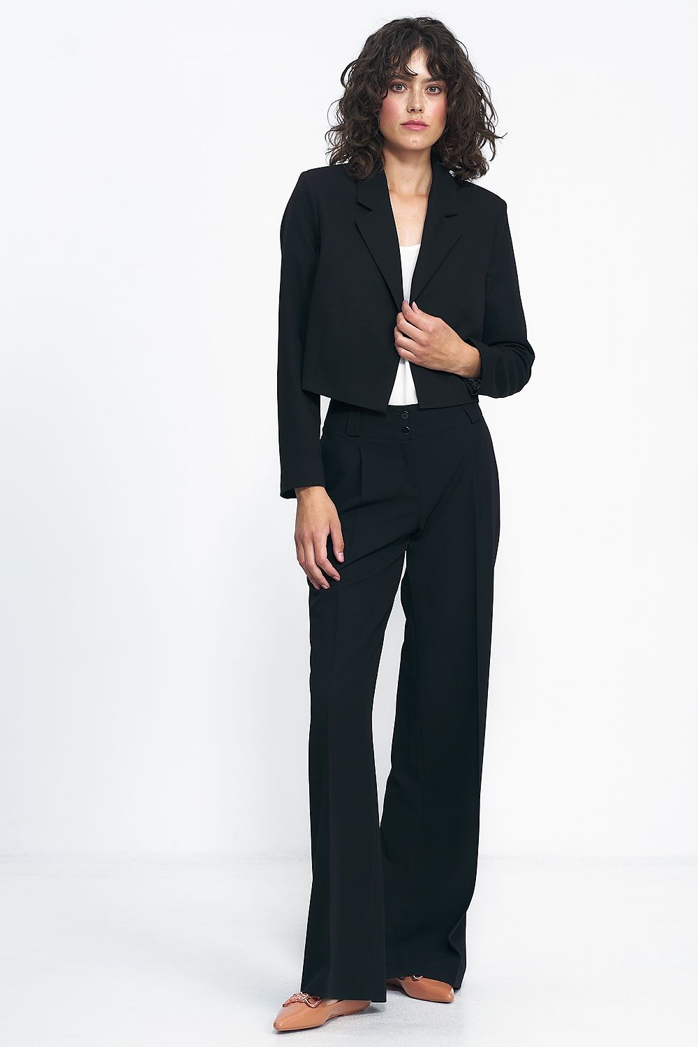 Elegant short black jacket by Nife, perfect for versatile styling in both office and casual settings.