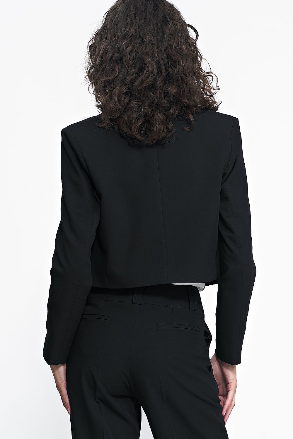 Nife short black jacket, designed with a classic cut suitable for a sophisticated look or casual chic.