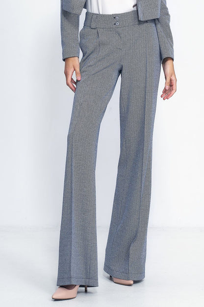 Refined wide leg trousers from Nife, showcasing a contemporary high waist and luxurious material for a sophisticated look.