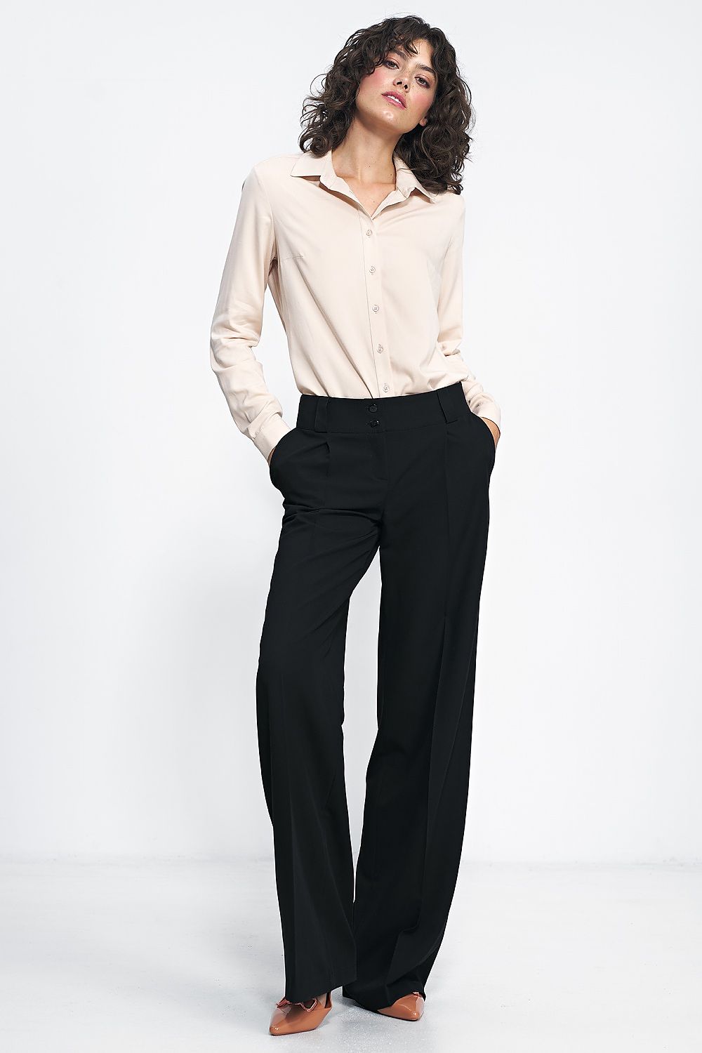 Nife luxury wide-leg trousers made from premium fabric, perfect for both casual and formal occasions.