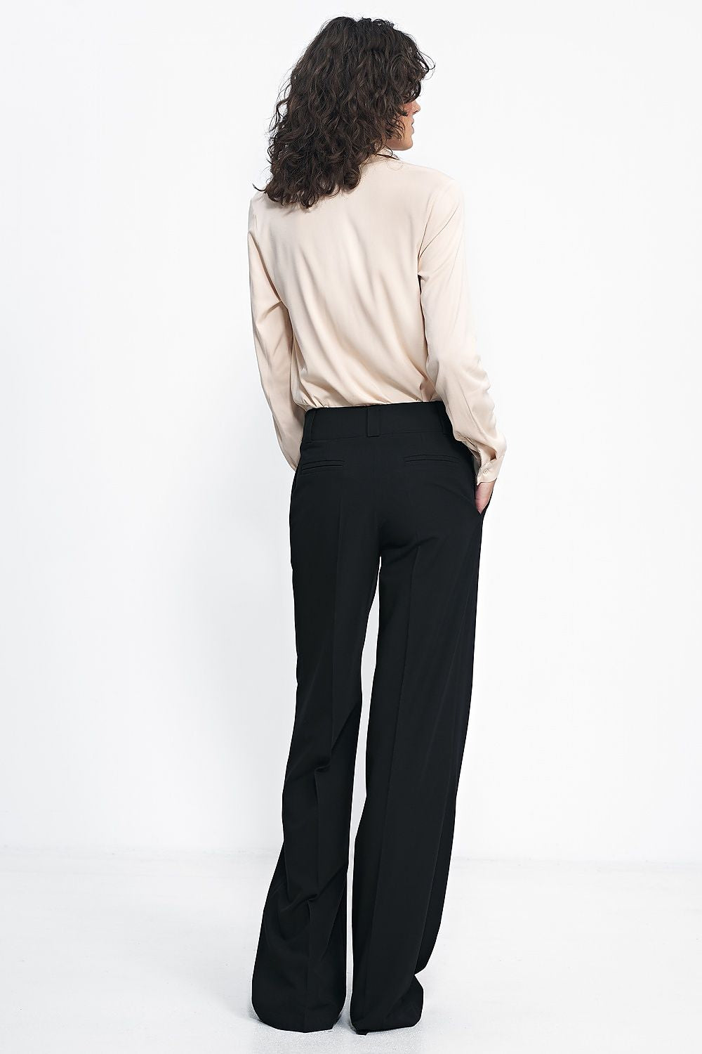 Sophisticated high-waisted wide-leg trousers by Nife, ideal for a chic and elegant outfit.