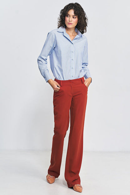 Stylish bootcut pants by Nife in a versatile design, ideal for creating sophisticated looks suitable for any occasion.