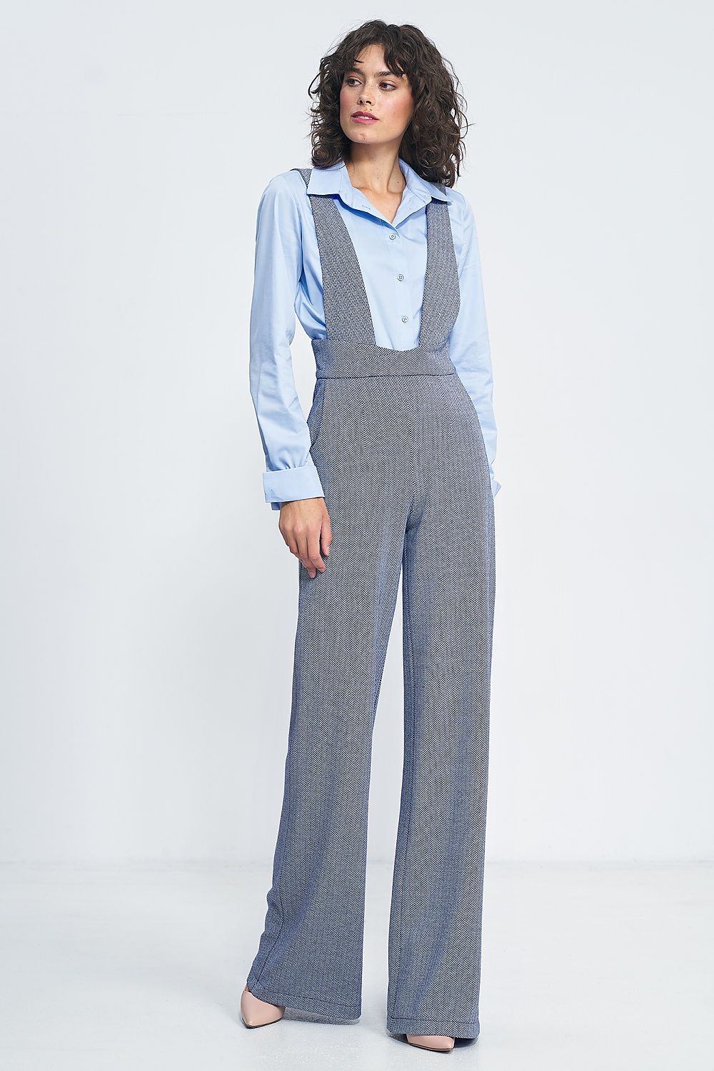 Full-length view of Nife's luxurious high-waisted jumpsuit with suspenders, ideal for adding elegance to any wardrobe.