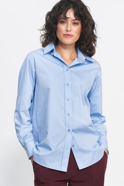 Close-up of Nife's luxury 100% viscose blouse showcasing its delicate collar detail in stylish muted shades.