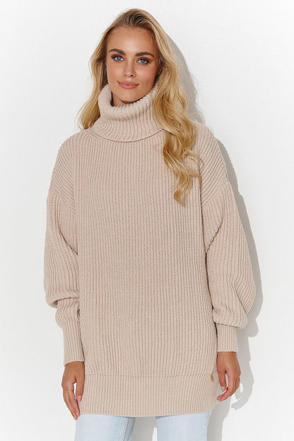 Soft, elegant women's turtleneck sweater from Makadamia in a delicate nude shade, ideal for comfortable and stylish layering.