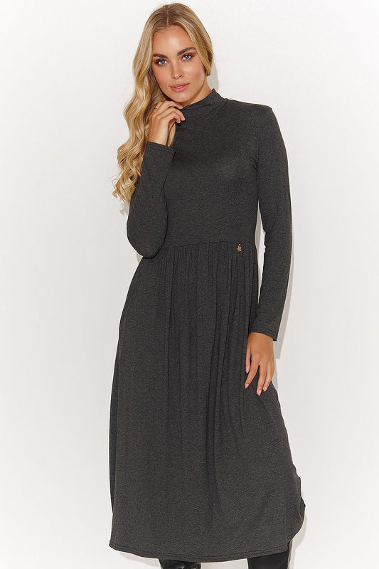 Elegant over-the-knee dress by Makadamia, featuring a sophisticated turtleneck and fitted silhouette, perfect for autumn and winter styling.