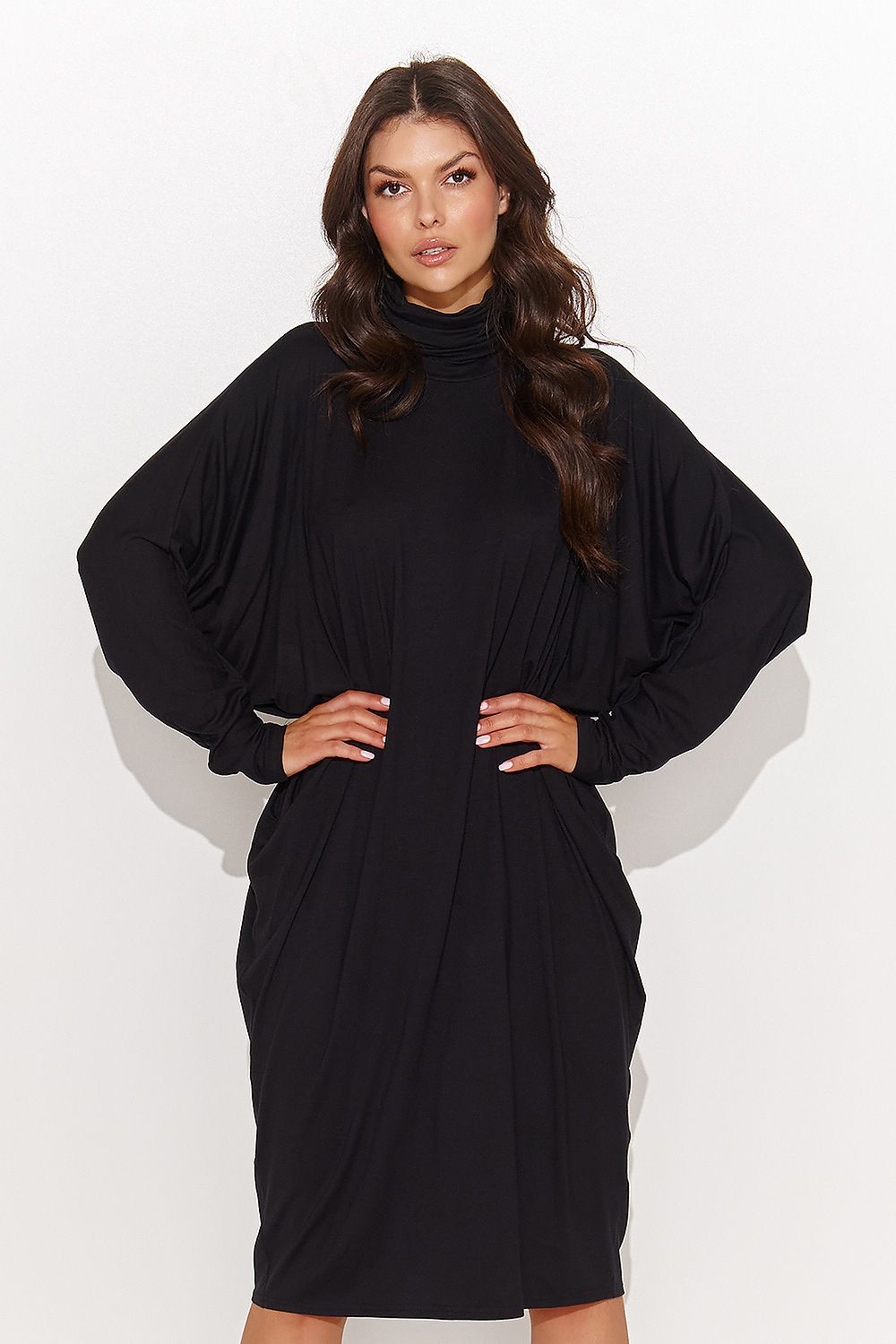 Luxurious oversized turtleneck daydress by Numinou in graphite melange and black, offering a stylish combination of comfort and elegance.