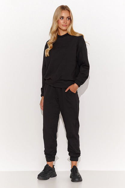 Stylish Macadamia Sweatshirt and Pant Set in Black, highlighting a blend of luxury and convenience for everyday wear, crafted by Makadamia.