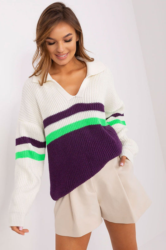 Elegant Badu casual sweater featuring subtle stripes and a heart neckline, perfect for stylish everyday wear.
