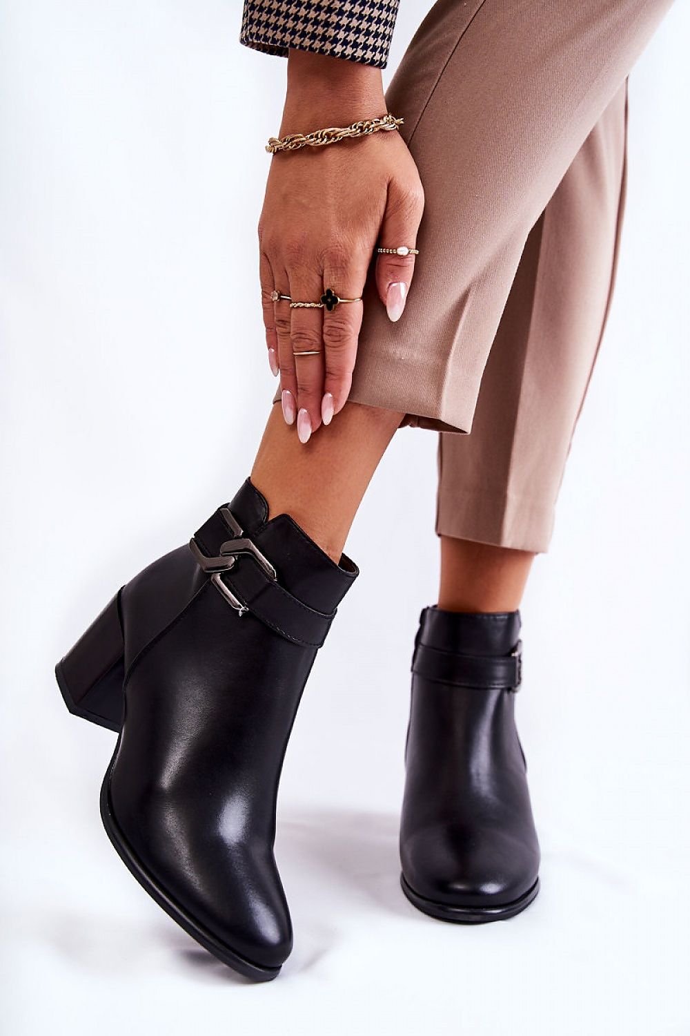 Elegant women's eco-friendly leather heel boots with side zipper, designed by Step in Style, featuring a warm shoe blanket for comfort and a 6.5cm heel.