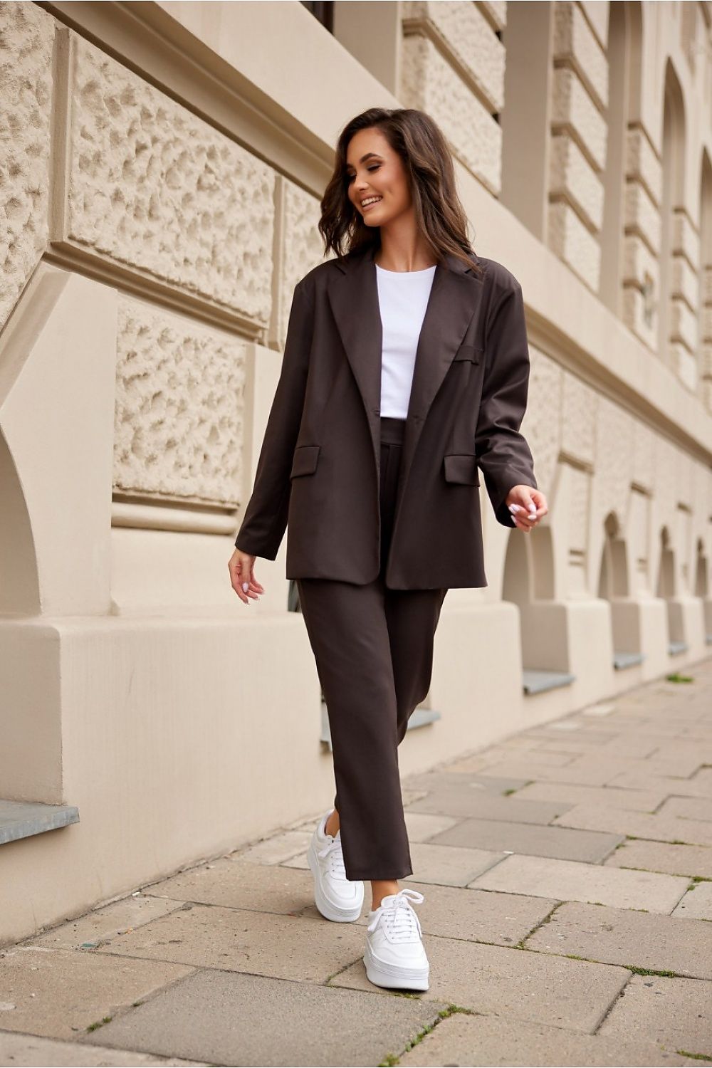 Chic women's pants by Roco Fashion, made from soft viscose with an elastic waistband and practical side pockets.