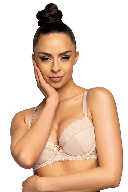 Luxurious beige push-up bra by Mat, featuring elegant lace upper cups and adjustable straps for a personalised fit.